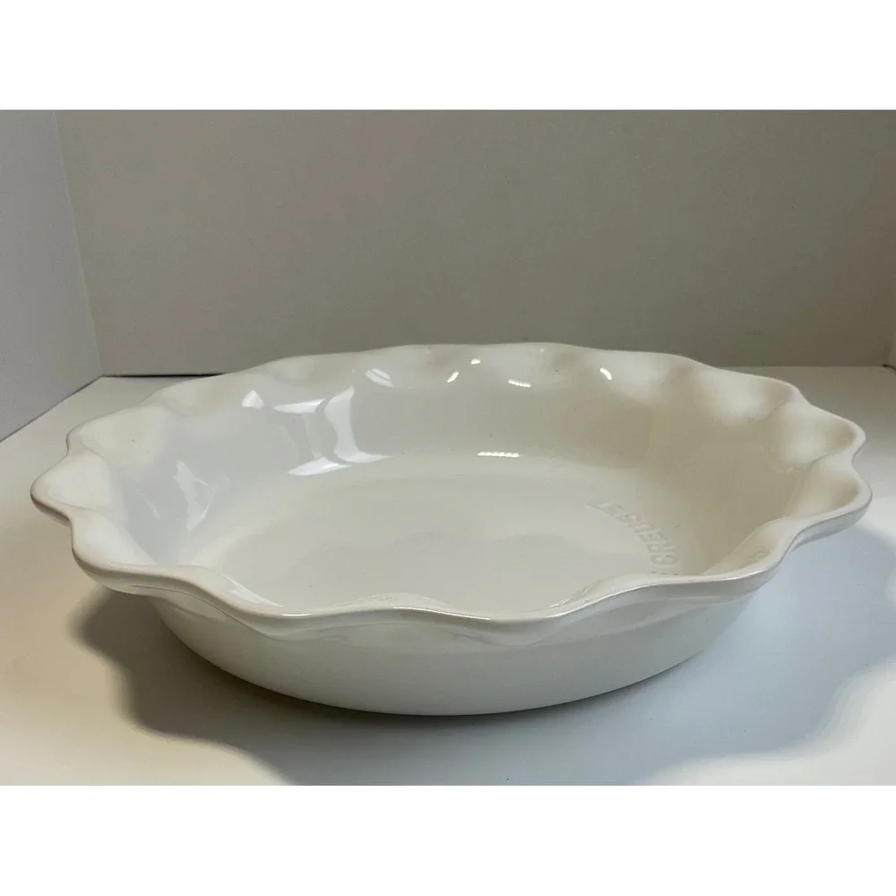 Le Creuset White Stoneware 9 Inch Scalloped Heritage Pie Dish Baker White